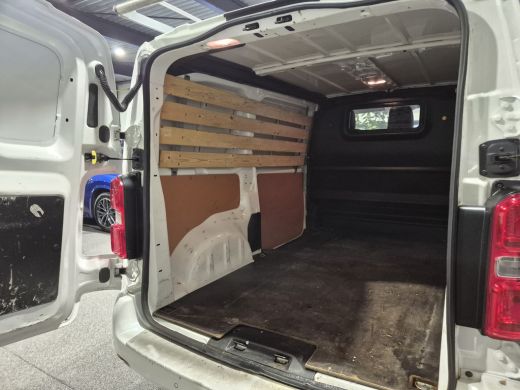 Citroën Jumpy 2.0 BlueHDI 120 M Driver Imperial | Trekhaak | Zijschuifdeur | 3-pers. | Zeer compleet ActivLease financial lease