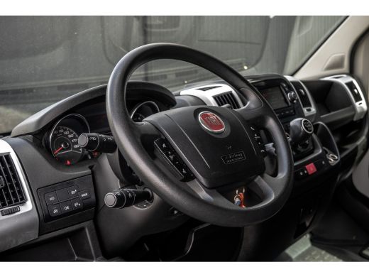 Fiat Ducato 2,3 140PK | Bakwagen met laadklep | 3-Zits | LED | Cruise | Airco ActivLease financial lease