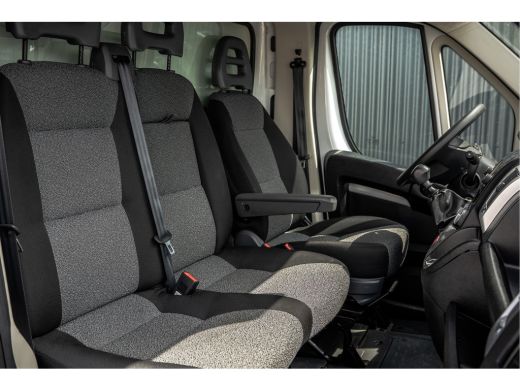 Fiat Ducato 2,3 140PK | Bakwagen met laadklep | 3-Zits | LED | Cruise | Airco ActivLease financial lease