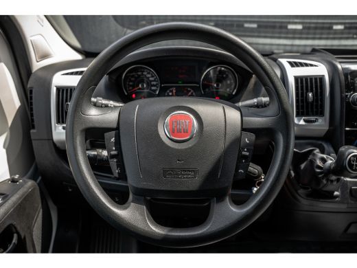 Fiat Ducato 2,3 140PK | Bakwagen met laadklep | 3-Zits | LED | Cruise | Airco ActivLease financial lease