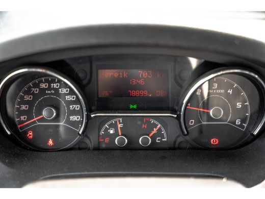 Fiat Ducato 2,3 140PK | Bakwagen met laadklep | 3-Zits | LED | Cruise | Airco ActivLease financial lease