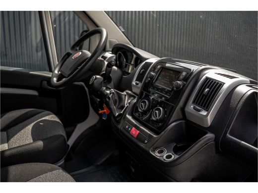 Fiat Ducato 2,3 140PK | Bakwagen met laadklep | 3-Zits | LED | Cruise | Airco ActivLease financial lease