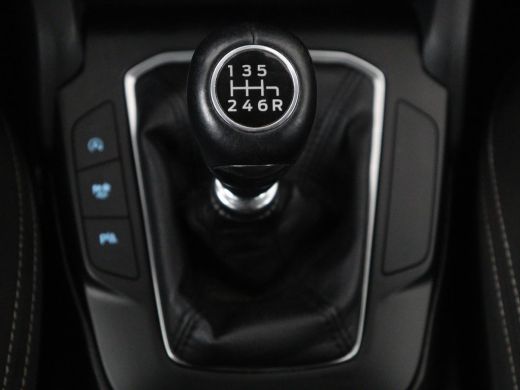 Ford Focus 1.0 EcoBoost Hybrid Titanium Style | Trekhaak | Carplay | Navigatie | Keyless | Full LED | Parkee... ActivLease financial lease