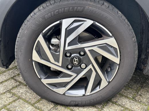 Hyundai Bayon 1.0 T-GDI Premium Sky / AUTOMAAT / Glazen Schuif kanteldak / Adaptieve cruise control / Stoel & S... ActivLease financial lease