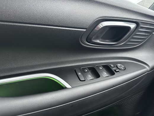 Hyundai Bayon 1.0 T-GDI Premium Sky / AUTOMAAT / Glazen Schuif kanteldak / Adaptieve cruise control / Stoel & S... ActivLease financial lease