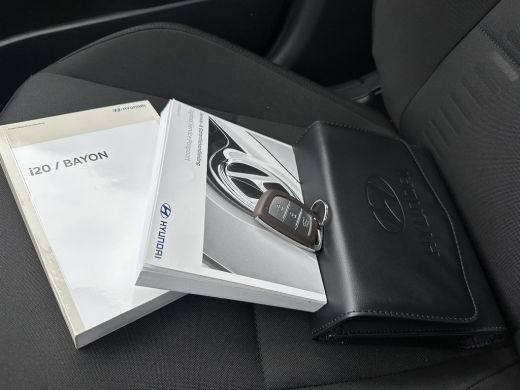 Hyundai Bayon 1.0 T-GDI Premium Sky / AUTOMAAT / Glazen Schuif kanteldak / Adaptieve cruise control / Stoel & S... ActivLease financial lease