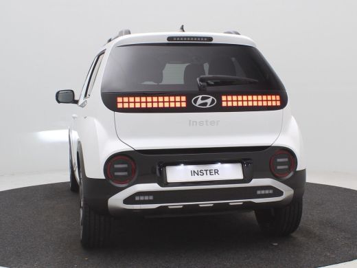 Hyundai Inster Evolve Sky 49 kWh / &euro;2000,- Voordeel / Snel Leverbaar / Warmtepomp / Stoel- & Stuurverwarming / C... ActivLease financial lease
