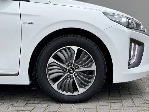Hyundai IONIQ 1.6 GDi Comfort - Plus / Dealer Onderhouden / Stuur- & Stoelverwarming / Navigatie via Apple Carp... ActivLease financial lease