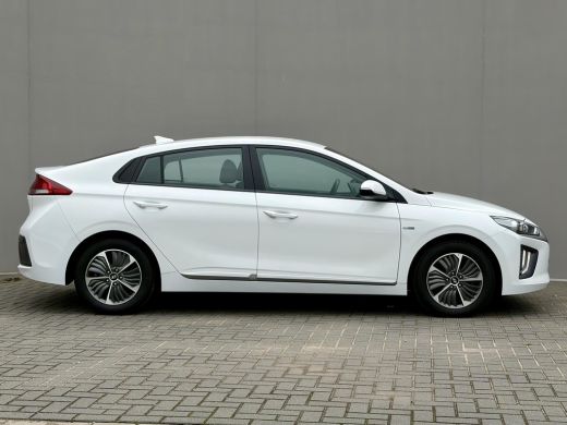 Hyundai IONIQ 1.6 GDi Comfort - Plus / Dealer Onderhouden / Stuur- & Stoelverwarming / Navigatie via Apple Carp... ActivLease financial lease