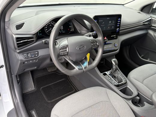 Hyundai IONIQ 1.6 GDi Comfort - Plus / Dealer Onderhouden / Stuur- & Stoelverwarming / Navigatie via Apple Carp... ActivLease financial lease