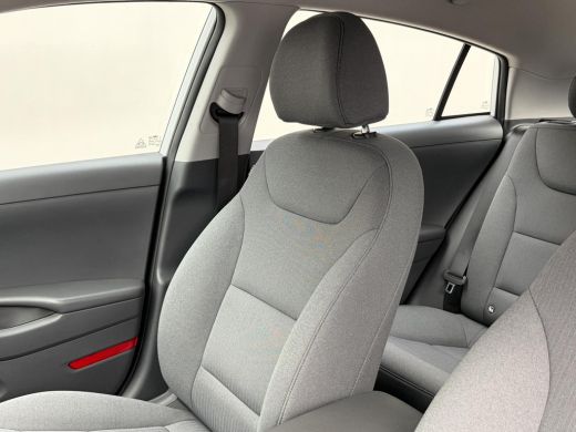 Hyundai IONIQ 1.6 GDi Comfort - Plus / Dealer Onderhouden / Stuur- & Stoelverwarming / Navigatie via Apple Carp... ActivLease financial lease