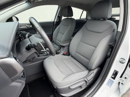 Hyundai IONIQ 1.6 GDi Comfort - Plus / Dealer Onderhouden / Stuur- & Stoelverwarming / Navigatie via Apple Carp... ActivLease financial lease