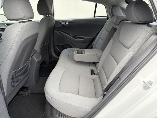 Hyundai IONIQ 1.6 GDi Comfort - Plus / Dealer Onderhouden / Stuur- & Stoelverwarming / Navigatie via Apple Carp... ActivLease financial lease