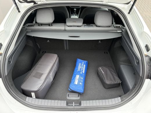 Hyundai IONIQ 1.6 GDi Comfort - Plus / Dealer Onderhouden / Stuur- & Stoelverwarming / Navigatie via Apple Carp... ActivLease financial lease
