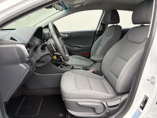 Hyundai IONIQ 1.6 GDi Comfort - Plus / Dealer Onderhouden / Stuur- & Stoelverwarming / Navigatie via Apple Carp... ActivLease financial lease