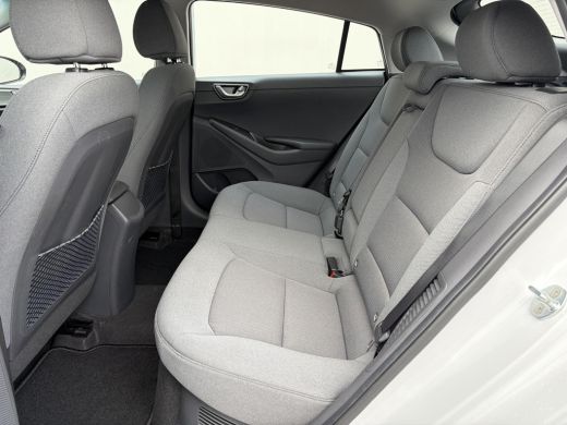 Hyundai IONIQ 1.6 GDi Comfort - Plus / Dealer Onderhouden / Stuur- & Stoelverwarming / Navigatie via Apple Carp... ActivLease financial lease