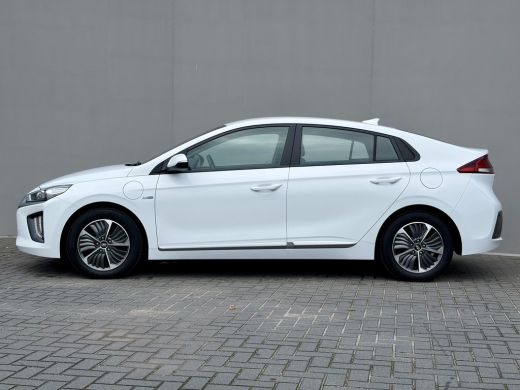 Hyundai IONIQ 1.6 GDi Comfort - Plus / Dealer Onderhouden / Stuur- & Stoelverwarming / Navigatie via Apple Carp... ActivLease financial lease
