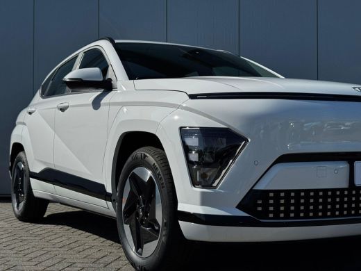 Hyundai Kona Comfort 64.8 kWh / Rijklaarprijs / Direct Leverbaar / Navigatie / 5 Jaar Fabrieks garantie / ActivLease financial lease