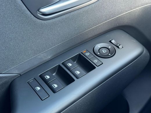 Hyundai Kona Comfort 64.8 kWh / Rijklaarprijs / Direct Leverbaar / Navigatie / 5 Jaar Fabrieks garantie / ActivLease financial lease