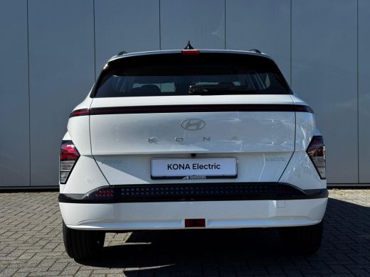 Hyundai Kona Comfort 64.8 kWh / Rijklaarprijs / Direct Leverbaar / Navigatie / 5 Jaar Fabrieks garantie / ActivLease financial lease