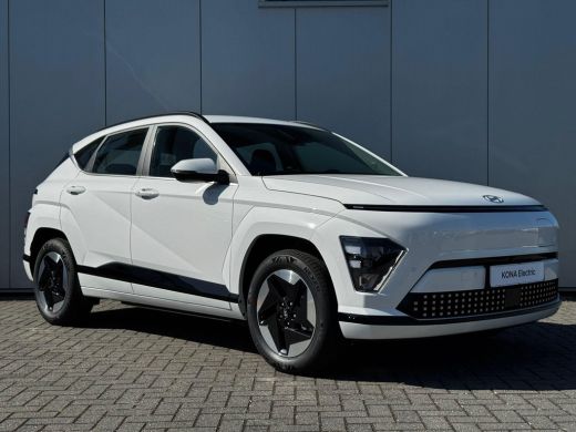 Hyundai Kona Comfort 64.8 kWh / Rijklaarprijs / Direct Leverbaar / Navigatie / 5 Jaar Fabrieks garantie / ActivLease financial lease