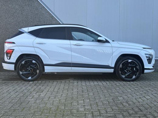 Hyundai Kona Comfort Smart 48.4 kWh / Navigatie / Blind-Spot Collision-Avoidance Assist / Adaptieve Cruise Con... ActivLease financial lease