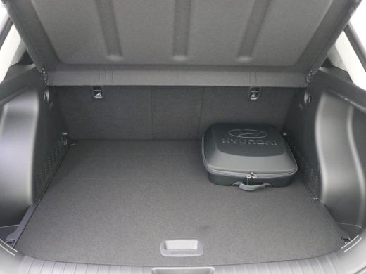Hyundai Kona Comfort Smart 48.4 kWh / Navigatie / Blind-Spot Collision-Avoidance Assist / Adaptieve Cruise Con... ActivLease financial lease