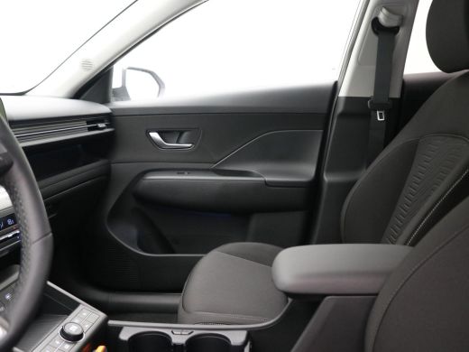 Hyundai Kona Comfort Smart 48.4 kWh / Navigatie / Blind-Spot Collision-Avoidance Assist / Adaptieve Cruise Con... ActivLease financial lease