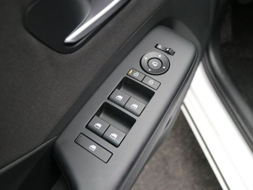 Hyundai Kona Comfort Smart 48.4 kWh / Navigatie / Blind-Spot Collision-Avoidance Assist / Adaptieve Cruise Con... ActivLease financial lease