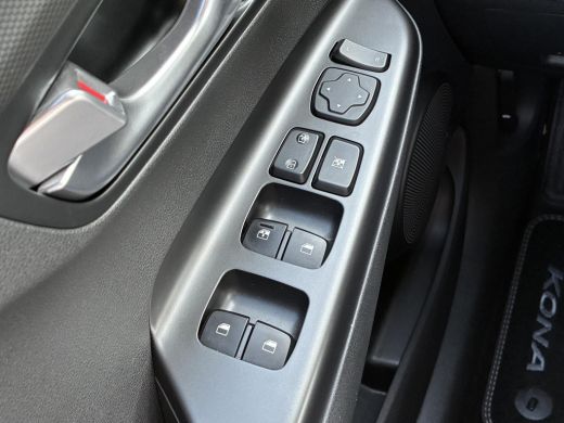 Hyundai Kona Comfort 39 kWh / SOH 100% / Fabrieksgarantie t/m 04-2028 / Dealer Onderhouden / Stoelverwarming /... ActivLease financial lease