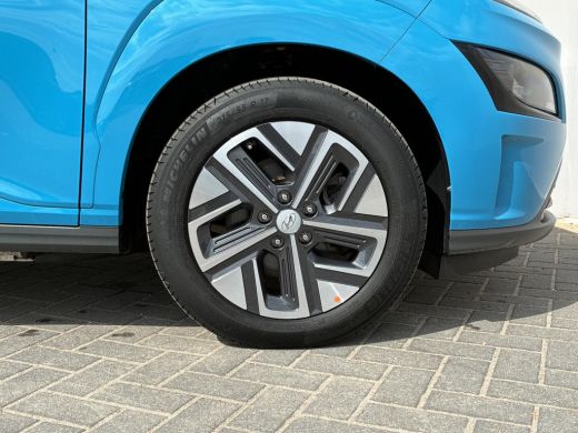 Hyundai Kona Comfort 39 kWh / SOH 100% / Fabrieksgarantie t/m 04-2028 / Dealer Onderhouden / Stoelverwarming /... ActivLease financial lease
