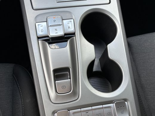 Hyundai Kona Comfort 39 kWh / SOH 100% / Fabrieksgarantie t/m 04-2028 / Dealer Onderhouden / Stoelverwarming /... ActivLease financial lease
