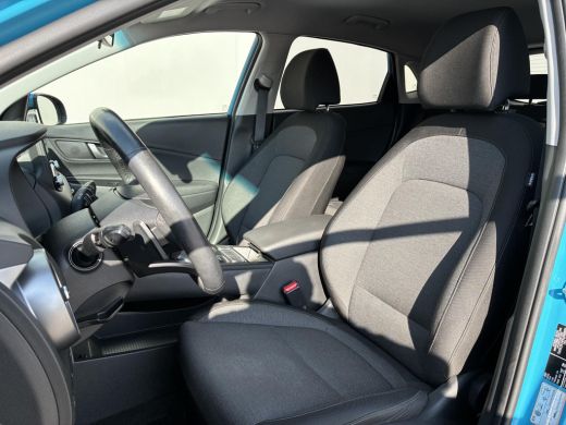 Hyundai Kona Comfort 39 kWh / SOH 100% / Fabrieksgarantie t/m 04-2028 / Dealer Onderhouden / Stoelverwarming /... ActivLease financial lease