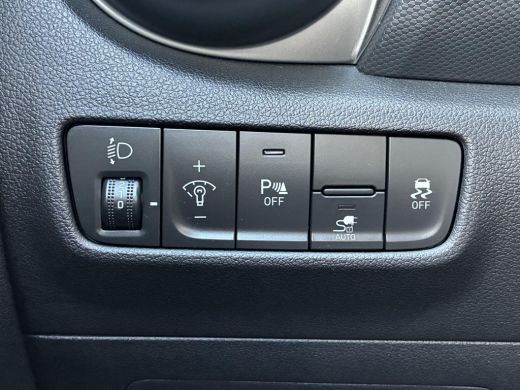 Hyundai Kona Comfort 39 kWh / SOH 100% / Fabrieksgarantie t/m 04-2028 / Dealer Onderhouden / Stoelverwarming /... ActivLease financial lease