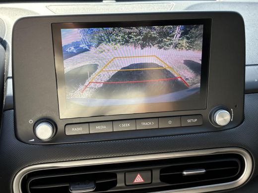 Hyundai Kona Comfort 39 kWh / SOH 100% / Fabrieksgarantie t/m 04-2028 / Dealer Onderhouden / Stoelverwarming /... ActivLease financial lease