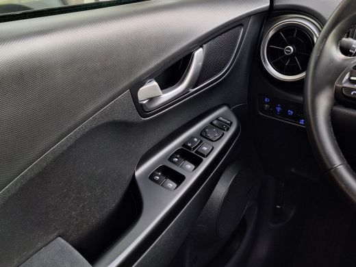 Hyundai Kona EV Fashion 64 kWh | SOH 95,5% | Apple Carplay/Android Auto | Climate control | Stoelverwarming | ... ActivLease financial lease