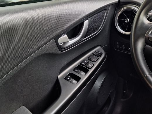 Hyundai Kona EV Fashion 64 kWh | SOH 96,4% | Apple Carplay/Android Auto | Climate control | Stoelverwarming | ... ActivLease financial lease