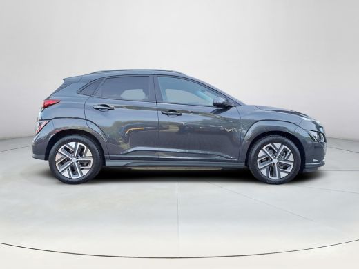 Hyundai Kona EV Fashion 64 kWh | SOH 96,4% | Apple Carplay/Android Auto | Climate control | Stoelverwarming | ... ActivLease financial lease