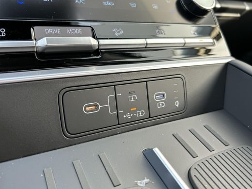 Hyundai Santa Fe 1.6 T-GDI PHEV Premium 4WD 7p. &euro;5000,- korting !! | 20-inch lichtmetalen velgen | Achteruitrijcam... ActivLease financial lease