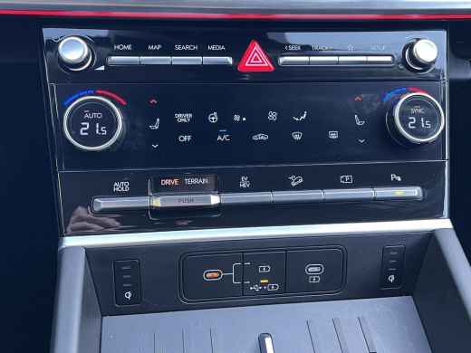 Hyundai Santa Fe 1.6 T-GDI PHEV Premium 4WD / Fabrieksgarantie tot 12-2029 / Dealer onderhouden / Afneembare Trekh... ActivLease financial lease