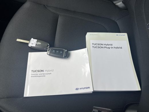 Hyundai Tucson 1.6 T-GDI PHEV Comfort 4WD / Fabrieksgarantie tot 07-2027 / Accu SoH 100 % / 1.350 kg trekgewicht... ActivLease financial lease