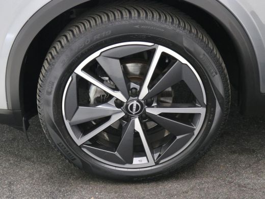 Nissan QASHQAI 1.3 MHEV Tekna / Panoramadak / All Seasonbanden / Trekhaak / 1400 Kg Trekgewicht / Lederen bekled... ActivLease financial lease