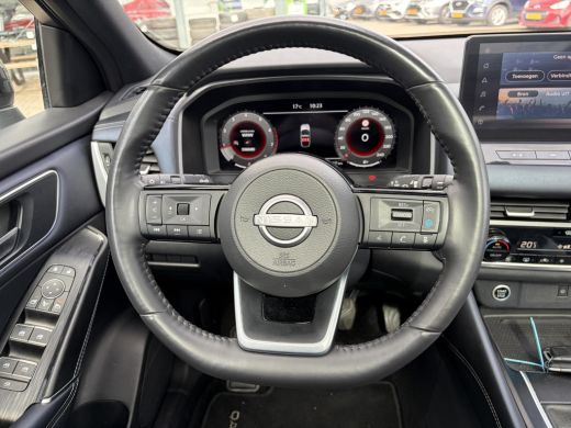 Nissan QASHQAI 1.3 MHEV Tekna / Trekhaak / Panoramadak / HUD / Elektr Bestuurders Stoel / Elektr. Achterklep / ActivLease financial lease