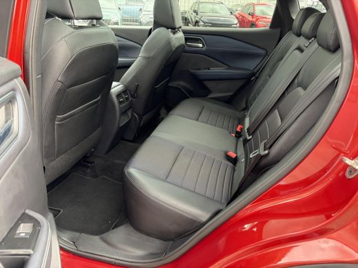Nissan QASHQAI 1.3 MHEV Tekna / Trekhaak / Panoramadak / HUD / Elektr Bestuurders Stoel / Elektr. Achterklep / ActivLease financial lease