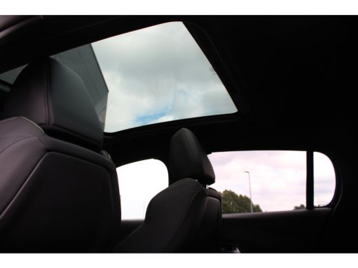 Peugeot 208 1.2 PureTech GT | Navigatie | Camera | Panoramadak | Stoelverwarming | Black Diamond | Full LED |... ActivLease financial lease