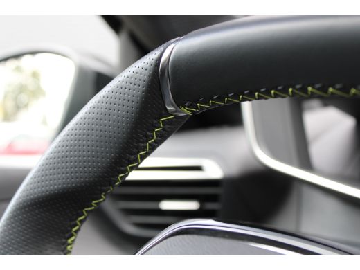 Peugeot 208 1.2 PureTech GT | Navigatie | Camera | Panoramadak | Stoelverwarming | Black Diamond | Full LED |... ActivLease financial lease