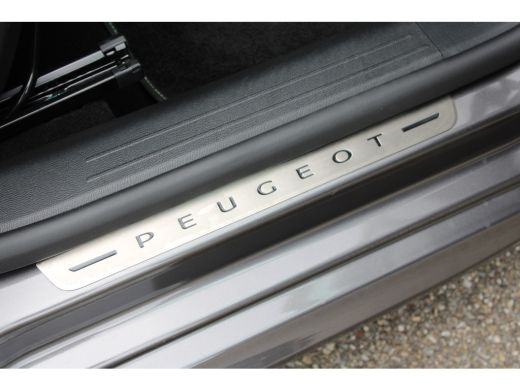 Peugeot 208 1.2 PureTech GT | Navigatie | Camera | Panoramadak | Stoelverwarming | Black Diamond | Full LED |... ActivLease financial lease