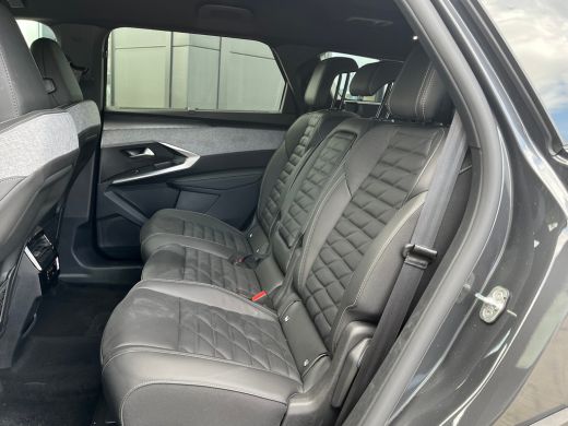 Peugeot 5008 1.2 Hybrid 145 GT Exclusive 7P VOORRAAD ACTIE | 8 JAAR GARANTIE | | 2 stoelen op derde rij | Acht... ActivLease financial lease