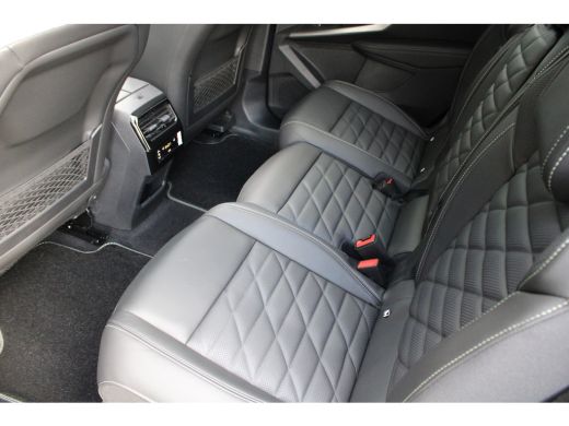 Peugeot 5008 1.6 Plug-in Hybrid 195 GT Exclusive | Panorama/schuifdak | Lederen bekleding | Massage | Stoelver... ActivLease financial lease