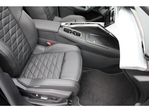 Peugeot 5008 1.6 Plug-in Hybrid 195 GT Exclusive | Panorama/schuifdak | Lederen bekleding | Massage | Stoelver... ActivLease financial lease